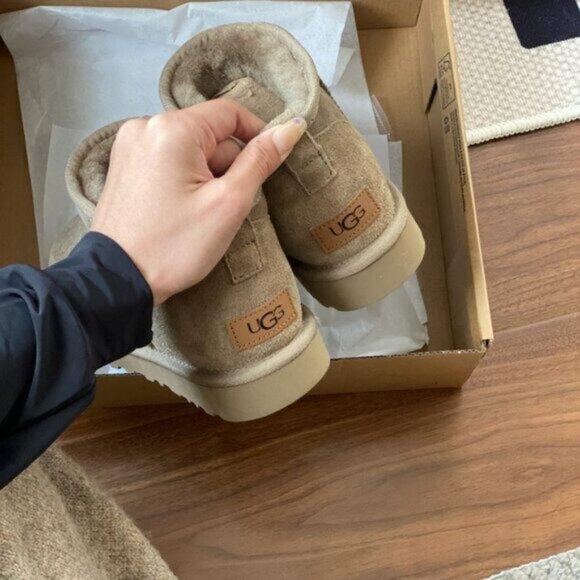 UGG Classic Ultra Mini Boots - Picture 2 of 6